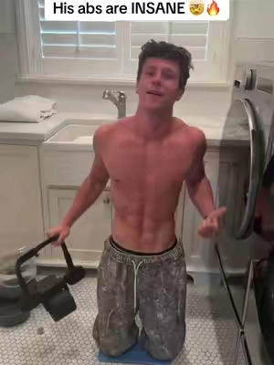 Holy abs #abworkout #howtogetabs #abroller 