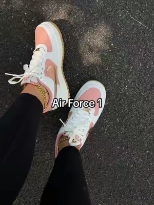 these rose gold check 🫶🏻✨🩰 @wise_sneakers #airforce1 #forces #nike #nikeairforce1 #rosegold 