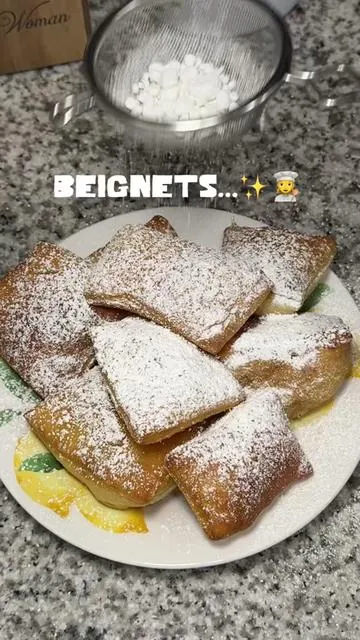Unas de mis recetas favoritas de Disney✨👩🏽‍🍳 ⸻ 🧾 Ingredientes * 125 g de harina * 100 g de agua tibia * 25 g de huevo (≈ ½ huevo) 🥚 * 12 g de azúcar * 5 g de mantequilla derretida o aceite * 2 g de levadura seca * 1 g de sal * Aceite para freír * Azúcar glas al gusto #b#beignetsr#recetafacilp#postresfacilesl#laprincessayelsapod#disney
