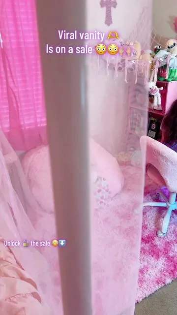 If you have been thinking about getting a vanity, this one is on sale! It’s viral on TikTok shop! Hurry! 😳🙌🏼 #vanity #vanitytour #vanityorganization #girlsroom #girlroomdecor 
