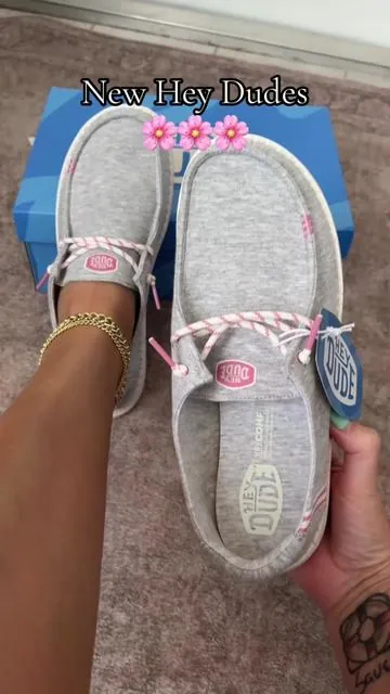 🌸🩷😍IN LOVE!!! So comfy!!! @HeyDude #comfort #heydude #slipons #pink #dealsforyoudays 