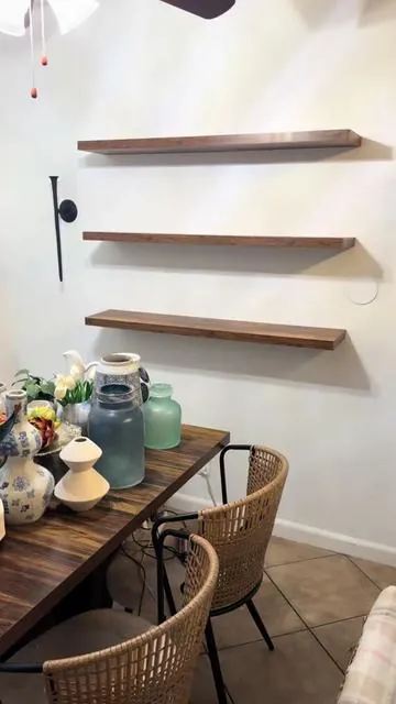 #floatingshelves #walldecorideas #storagesolutions 