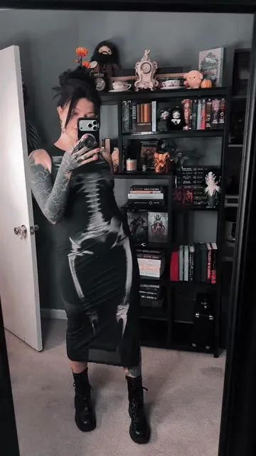 🖤🩶#alt #tattoos #tattooedwomenoftiktok #blackworktattoo #goth 