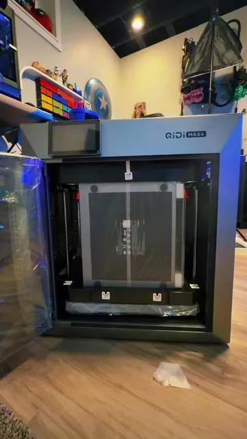 The QiDi Max 4 is officially in the studio and it’s MASSiVE!!!!! #qidimax4 #3dprinters #3dprinting #qidi #3dprinttok