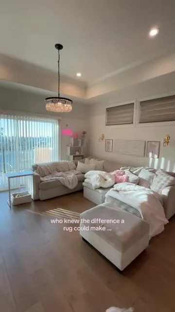 i’m obsessed with this PINK RUG??? #rug #livingroomideas #rugtok #apartmentdecor #pinkrug 