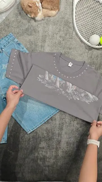 The front rhinestone graphic speaks for itself 🔥 you need this in your rotation #streetwear #vintageclothing #fashiontiktok #dealsforyoudays #summervibes