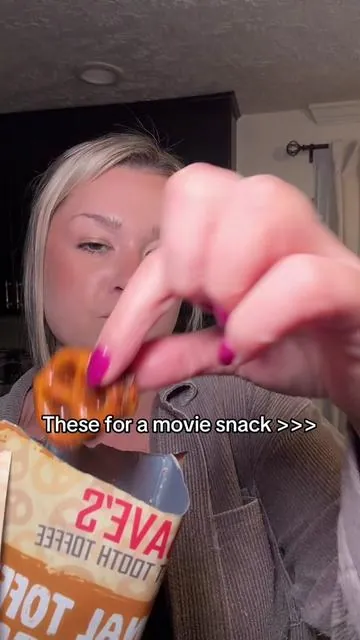 DEAAADLY #fyp #toffee #pretzels #snacks 