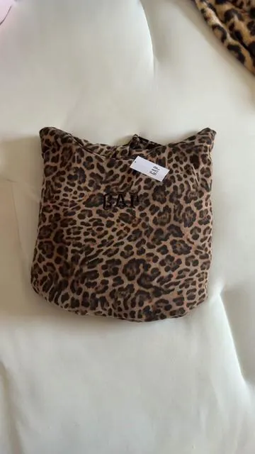 OMGGG 😍 #leopardprint #hoodie #gaphoodie #cheetahprint 