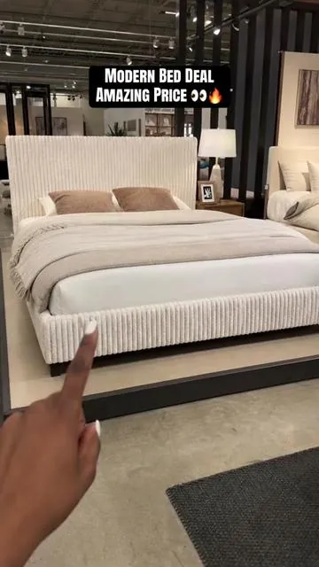 AMAZING DEAL HAPPENING RIGHT NOW 😱👀👀 Dont miss out on this great summer sale 🤩🔥 #modern #bed #furniture #summersale #sale 