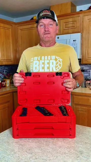 Every mechanic knows you can never have too many tools. #MechanicLife #ToolTok #Sedy #fathersday #summervibes @Horusdy  