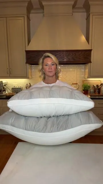 I’m an expert in hosting and these @Mellow Sleep pillows pass the test ☁️ #mellow #mellowpillow #pillows #pillow #hosting 