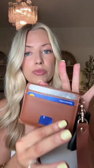 A wallet for the girls 💅🏼 #wallet #wristlet #andar #dennerwallet #leather 