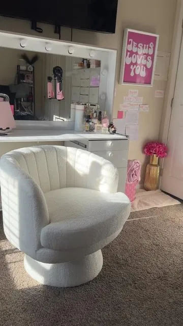 i am OBSESSED 😍  #careya #explorepage✨ #accentchair #roomdecor #tiktokshop 