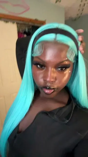Different sound, just promoting the wig😭🤣#ttshop #fyp#tealwig#syntheticwig 