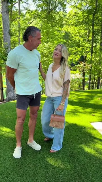 Love these jeans and him ❤️ @maisonavenir @J.Crew @Faherty Brand @BIRKENSTOCK USA @Modern Picnic @Cushionaire #CapCut 