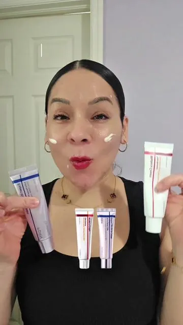 ✨ ¡Mi nuevo dúo favorito de skincare coreano! ✨ Si buscas una piel más hidratada, luminosa y con una apariencia saludable, tienes que conocer este dúo de Centellian 24. 💙 🌞 PDRN Madeca Cream Ayuda a mantener la piel hidratada, suave y con una sensación de confort durante el día. 🌙 Madeca Cream Time Reverse Ideal para complementar tu rutina nocturna y ayudar a que la piel luzca más tersa y revitalizada. 💧 Con ingredientes inspirados en la tecnología coreana de cuidado de la piel. 💧 Ayuda a fortalecer la barrera cutánea. 💧 Aporta hidratación duradera. 💧 Deja la piel con un aspecto radiante y saludable. Mi rutina: ☀️ Mañana: PDRN Madeca Cream + protector solar. 🌙 Noche: Madeca Cream Time Reverse. ¿Ya has probado productos de skincare coreano? ✨ @Centellian24  #centellian24  #MadecaCream  #barrierrepair #KBeauty  #skincarecoreano 
