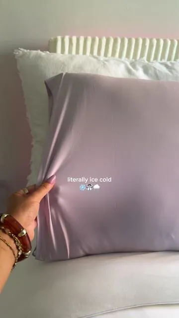 An ice cold pillowcase ❄️☃️🌨️