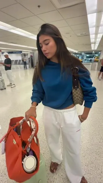 Best Travel bag! Newbella Marella totes is elegant combining style & practicality.  Includes Tailored luggage strap,magnetic closure, detachable charm key ring, and compartments holding everything! #newbellamarella #leathercarryall ##dealsforyoudays##carryonpurse