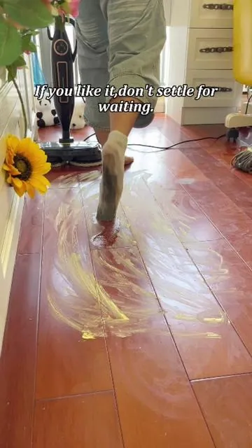 This is a high-temperature steam mop that can quickly polish your floors and kill bacteria. It's truly a great helper for household cleaning! #tiktokshop #mop #Summervibes #Summerwins #steammop