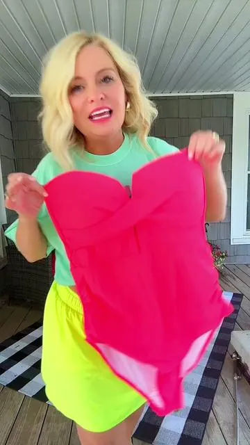 Dopamine in a swimsuit. This colour is so bright and pretty this one piece does run true to size. #dopamine #swimsuit #fullcoverageswimsuit #momstyle #summerstyle @popvilshop 