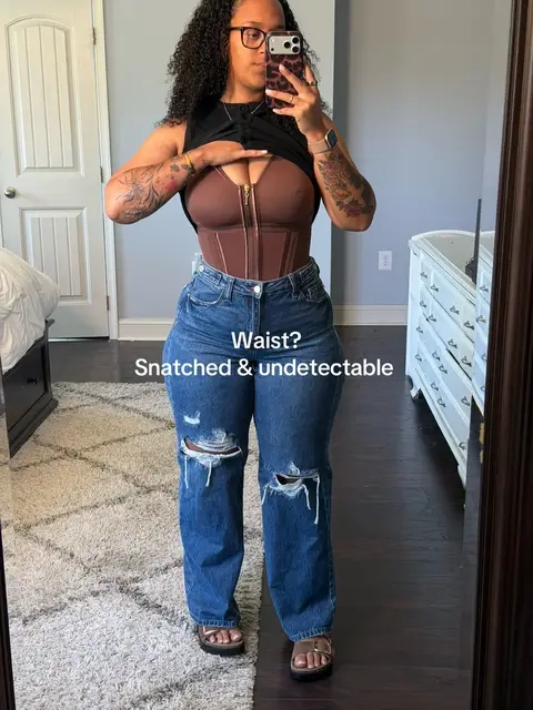 I genuinely don’t understand how this thing is SNATCHING and still invisible under my clothes. 😳✨ No rolling, no bulging, just a smooth, cinched look that has my apron belly and back rolls smoothed out.  #waisttrainer #shapewear #snatched #faja #midsizefashion   