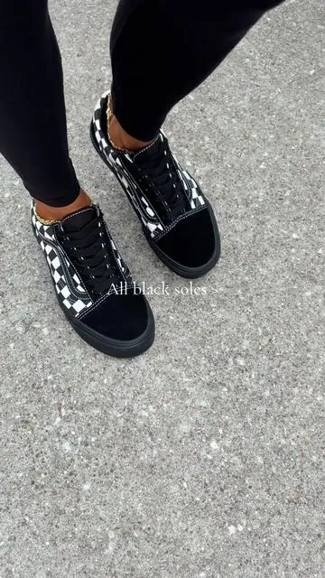 @vans finally did it🔥🔥🖤 #vans #vansshoes #oldskoolvans #tiktokshopcreatorpicks #dealsforyoudays 