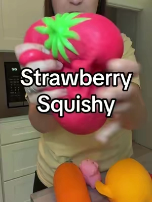 🍓 The strawberry squish is SO GOOOOD #squishy #strawberrysquishy #viralsquishy #dealsforyoudays #summerwins 