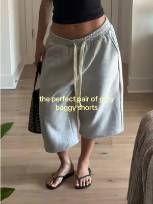 the most flattering baggy shorts🤍 wearing size M!  #baggyshorts #sweatshorts 
