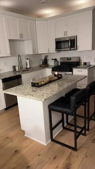 Modern barstools for an affordable price 🫡✅ #tiktokshopsummersale #dealsforyoudays #tiktokshopdealsforyoudays #modernkitchen #kitchenbarstools 
