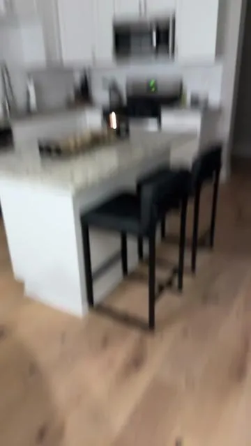 Barstool set for a luxury kitchen! 🫡😍❤️ #tiktokshopsummersale #dealsforyoudays #tiktokshopdealsforyoudays #modernkitchen #kitchenbarstools 