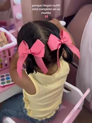 Nunca sin su moñito 🎀🤭 #moñosparaniñas #moñosbonitos #girlmom #babybows #moñitos 