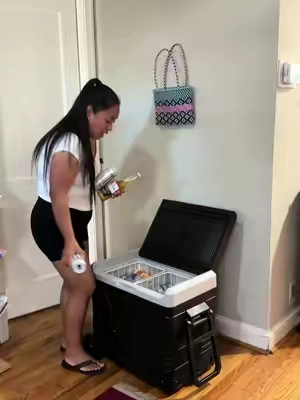 Yano gastes más dinero en comprar hielo aquí te recomiendo esta hielera portátil que mantiene bien fría tus bebidas y también congela, y está a un súper precio si te interesa aquí te dejo el enlace #tiktokshopfinds #tiktokshop #recomendable #hielera 