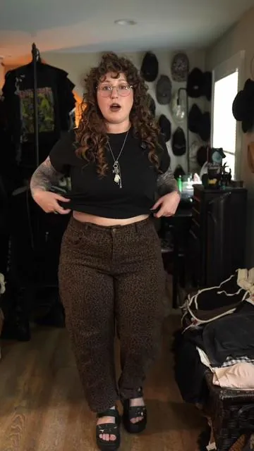 5'2 size 12ish wearing an XL in the pants #softaltfashion #summervibes #dealsforyoudays 