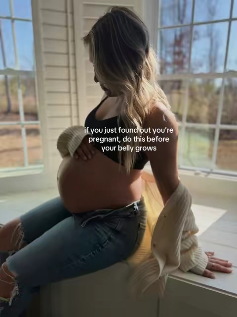 If you’re early in pregnancy…don’t wait on this. I started before I even had a bump and never stopped bc once your skin starts stretching… it’s harder to reverse. Linking what I used 🤍 #pregnancytips #firsttrimester #pregnancyessentials #stretchmarkprevention #expectingmom 