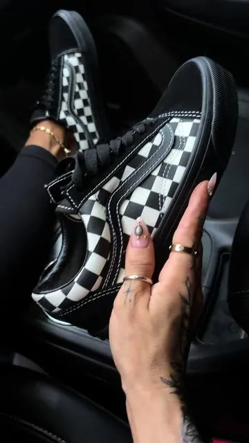 My new favorite🔥🔥🖤 @vans #vans #vansshoes #oldskoolvans #tiktokshopcreatorpicks #dealsforyoudays 