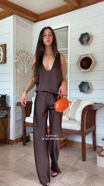 This set is sooo cute!! @April Seven Studio #satinpants #satinset Size Xs Top Xs Tall bottoms!