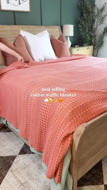 it had me at 100% cotton & the price is so good rn 🤌🏻✨ #cottonblanket #affordablebedding #beddingdecor #blanket #dealsforyourdays 