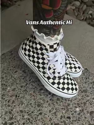 Vans is not slowing down 🤩🏁🖤 @vans #vans #authentic #checkered #comfyshoes #altgirl 
