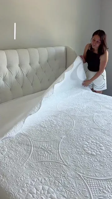 Juego de cama súper suave y acogedor . ir perfecto para decoración de cuarto, cama aesthetic y bedroom. Bedspread ligero, lavable y ideal para una cama cozy estilo hotel.  #beddingset #Quilt #beddingdecor #dealsforyoudays #summerwins 