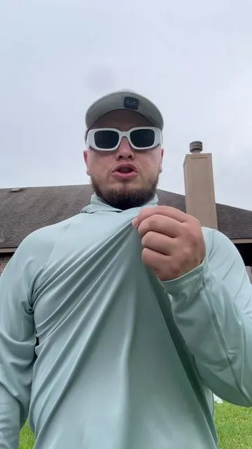Sun protection hoodie with face cover designed for outdoor workers. Helps reduce long-term sun exposure while blocking dust and pollen. Lightweight and breathable for construction, roofing, and landscaping jobs. Stay protected during long shifts in extreme heat.