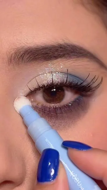 Incluso si no tienes dinero, tienes que probar este corrector en barra.#concealer #makeup #darkcircles #eyebags #fyp 