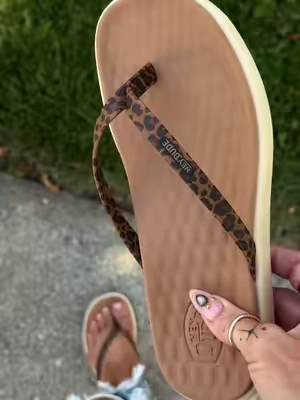 @HeyDude most comfortable flip flop finally restocked the leopard print🖤 #heydude #heydudeshoes #flipflops #summerwins #dealsforyoudays 