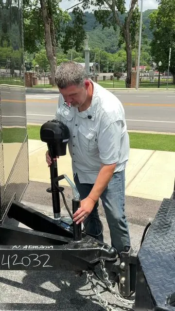 Electric trailer jack #electrictrailerjack #trailerjack #vevortrailerjack #trailerparts #tiktokshopcreatorpicks @VEVOR Store 