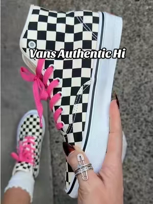 Laces & socks from @vans too 💕 #vans #authentic #checkered #comfyshoes #altgirl 
