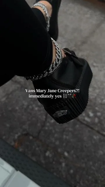 🖤 @vans #vans #maryjaneshoes #creepers #altgirl #darkaesthetic 
