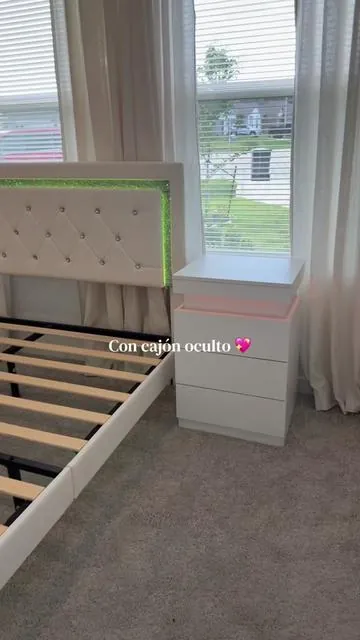 Esta mesita me encanta que te trae un cajón oculto con estación de carga , perfecto para guardar tus documentos personales , accesorios … Es un diseño muy bello con luz led, te incluyen control  #nightstand #mesitadenoche #DealsForYouDays #SummerWins #homedecor 
