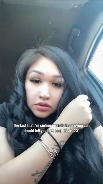 From messy to salon curls in minutes—even in a moving car. If I can do this anywhere, imagine what you can do at home. Don’t wait—this sells out fast for a reason #fyp #tiktokshop #viral #tiktokmademebuyit #hairtok     