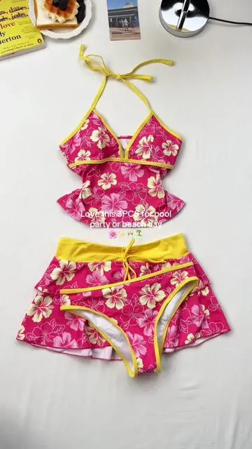 This floral bikini set is your next vaca OBSESSION!🌸👙✨#bikini #floralbikini #bikinigirl #spotlightfinds #dealsforyoudays 
