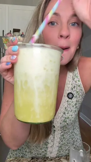 This tastes like vacation in a glass. 🍍🥥☀️ The Piña Colada protein refresher is light, fruity, and super easy to drink—just add water. With mango pineapple clear protein, plus a toasted coconut creamer, it gives you 10–11g of protein, a little caffeine boost, and 0g sugar. It also includes fiber, electrolytes, and MCTs, so it’s more than just a cute tropical flavor. Perfect for summer days when you want something refreshing but still want to hit your protein. #dealsforyoudays #summerwins #proteindrink #cleandrink #summerrefresh 