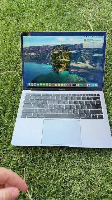 Apple MacBook Air i5 💻🍎 A lightweight and reliable laptop that's perfect for everyday tasks, browsing, streaming, email, and productivity. The Intel Core i5 processor delivers smooth performance in Apple's sleek and portable MacBook Air design. #MacBookAir #IntelCorei5 #AppleLaptop #TechDeals
